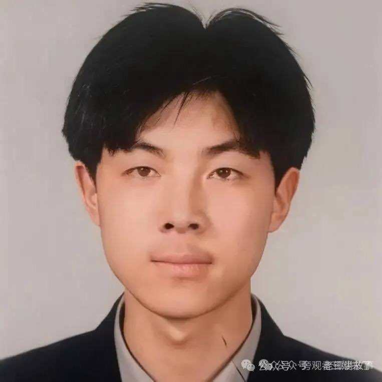 私家车后窗贴申诉标语后被强制带走：赵宏亮失联超过24小时，深圳警方“传唤”程序进入时间红线