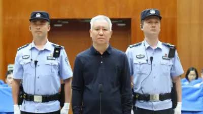 许家印被判无期之后,恒大危机仍在继续:判决解决了八项罪名,却没有解决六年监管失守