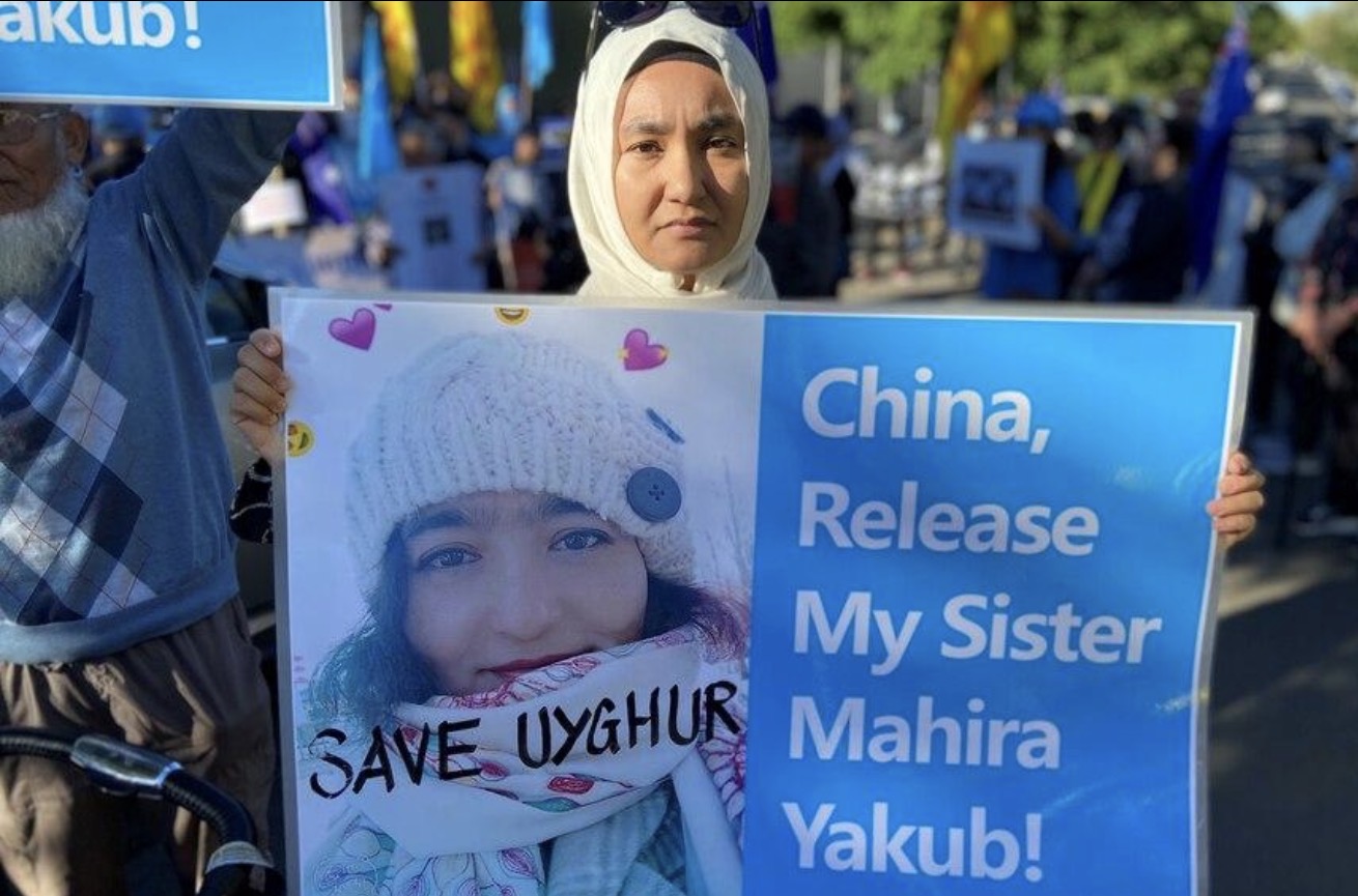 中共为什么总想把海外华人变成“可管理人口”：从新疆家属到外国政治体系的控制逻辑