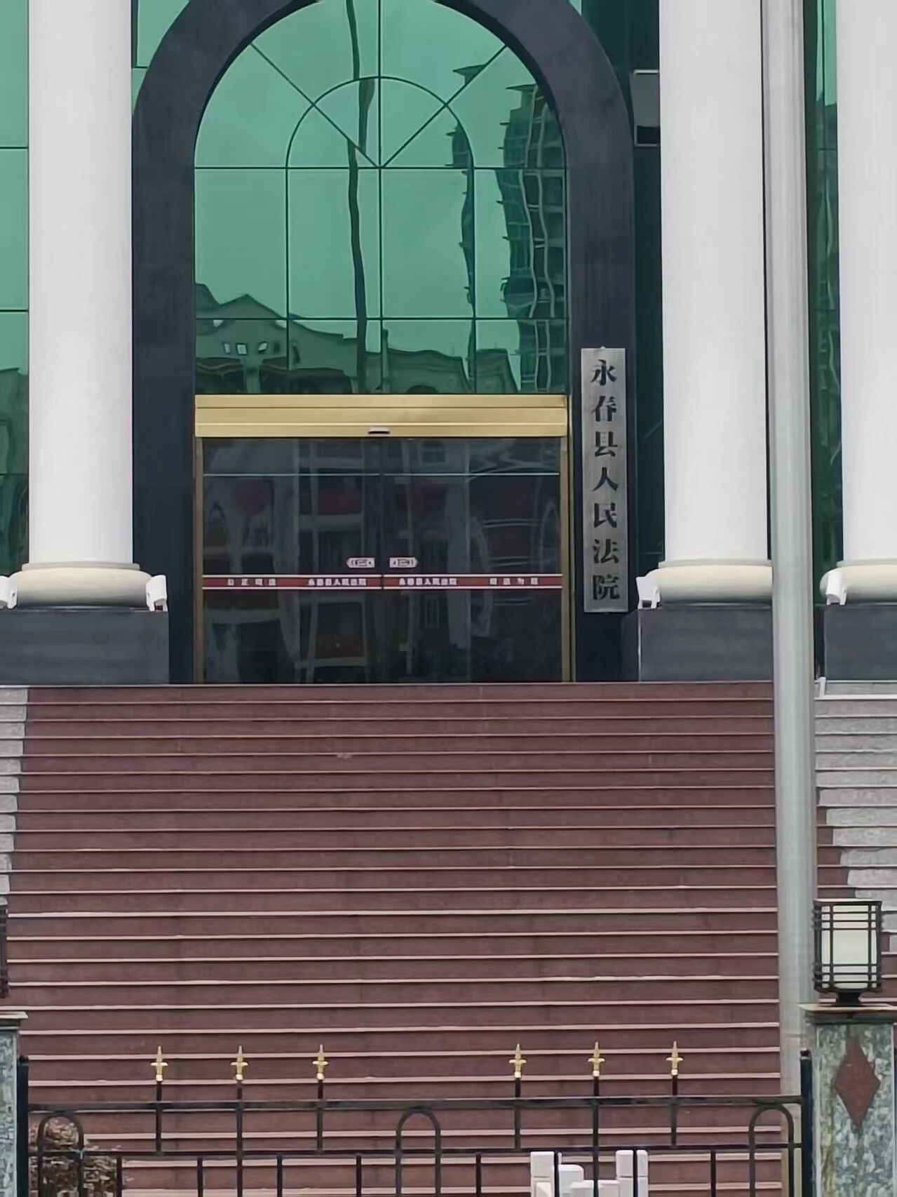 安溪护路案:村道被毁,护路者被拘留,谁该为公共利益买单?