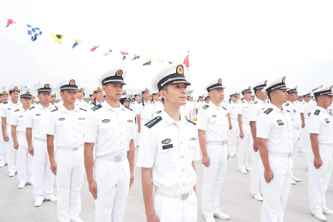 9月5日,中新“海上合作-2026”联合演习开幕式上的中方海军参演官兵|来源:人民海军/新浪财经转载