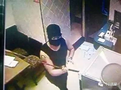 用户提供的现场视频截图。用户称该画面涉及吴云相关“蓝海300号”案件;相关身份与案情需以司法材料进一步核验|来源:用户上传