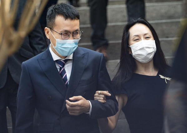 华为首席财务官孟晚舟2021年在加拿大出庭期间资料图。她个人案件后来通过延期起诉协议解决,但针对华为公司的刑事案件继续推进|来源:The Canadian Press via AP