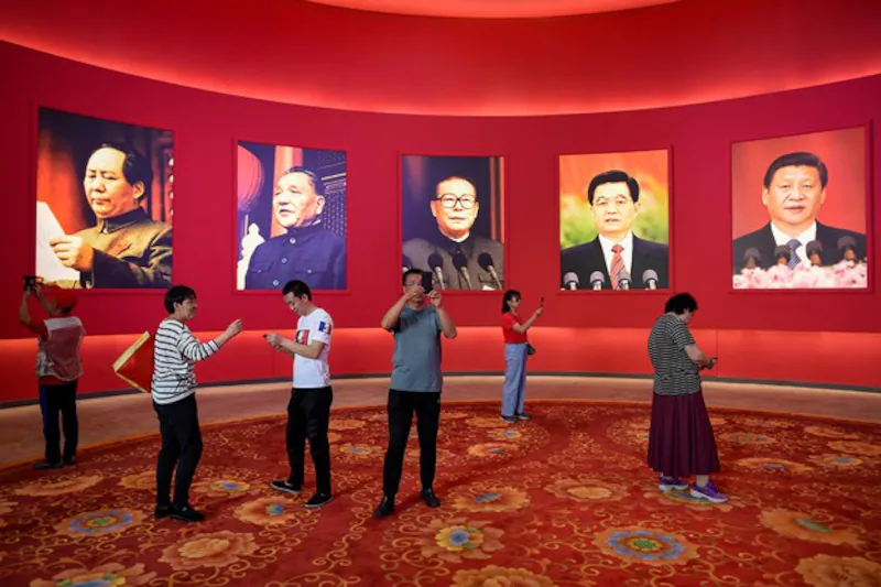 北京展览中的毛泽东及中共领导人画像，资料图｜来源：Radio Free Asia / AFP