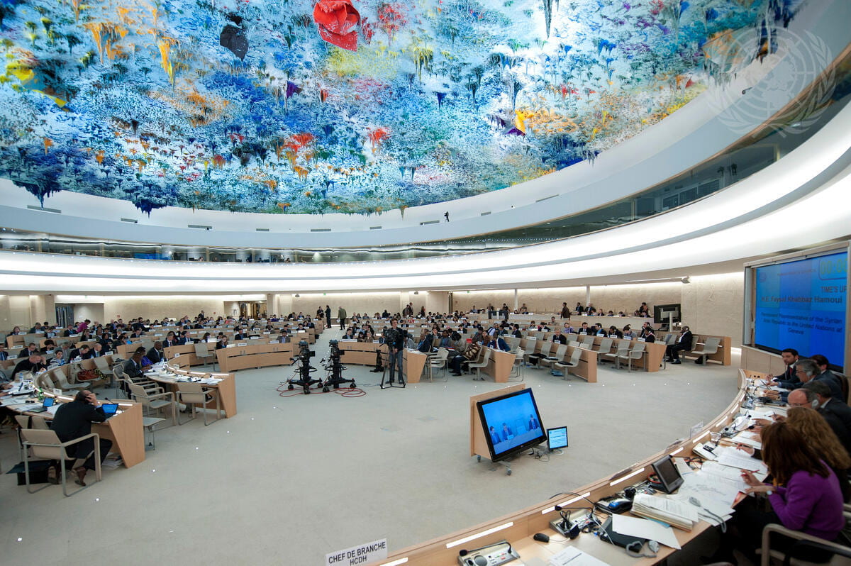 联合国人权理事会会议厅资料图，UPR机制在该体系下进行｜来源：UAB Institute for Human Rights / UN Photo
