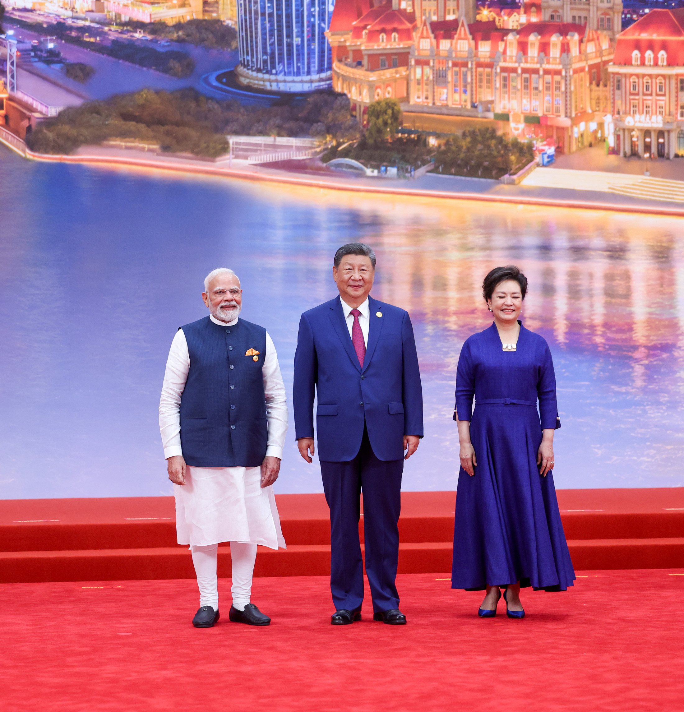 2025年8月31日，莫迪与习近平出席天津上合峰会相关活动｜来源：Press Information Bureau, Government of India