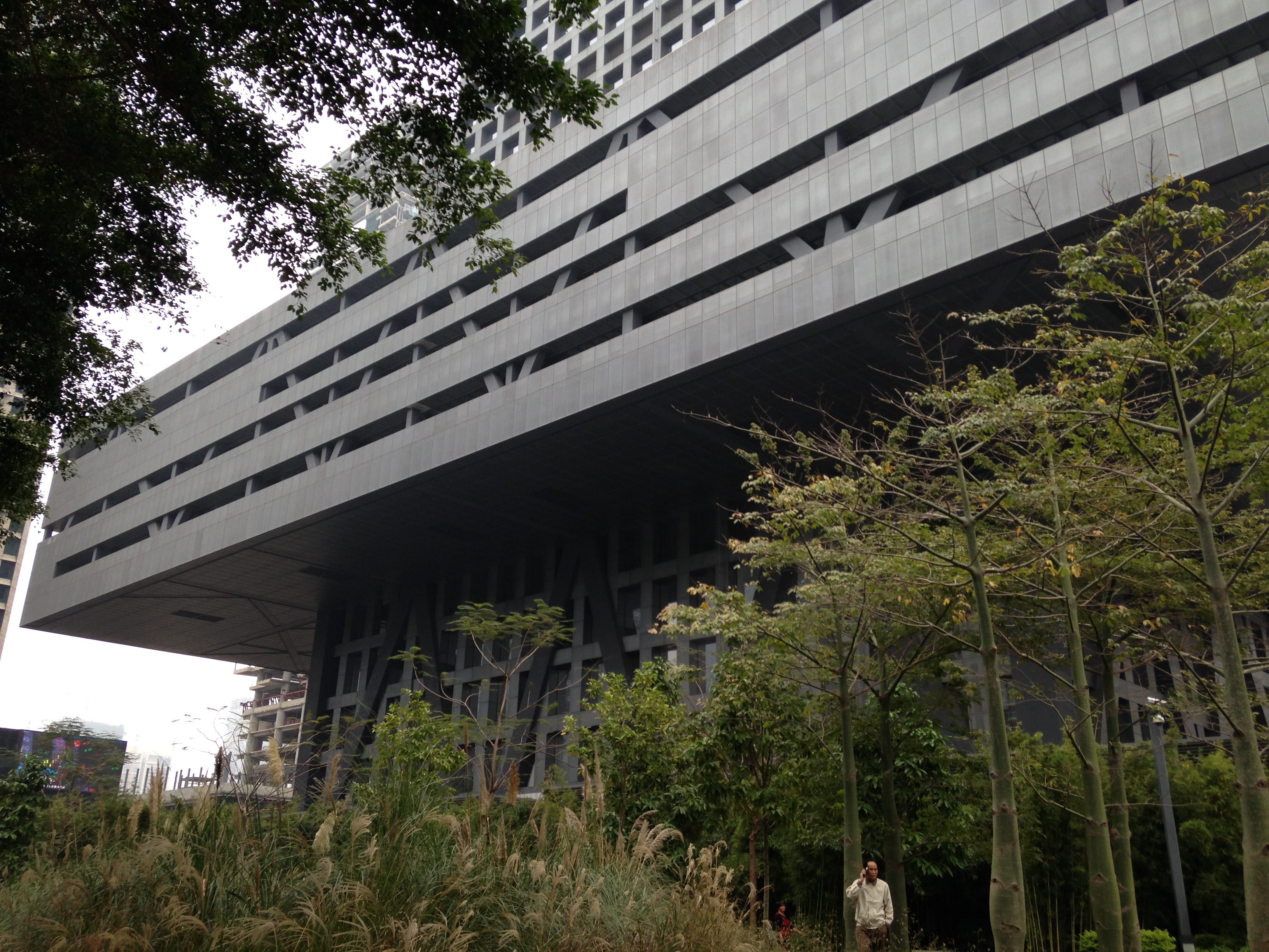 深圳证券交易所建筑资料图｜来源：Wikimedia Commons；そらみみ