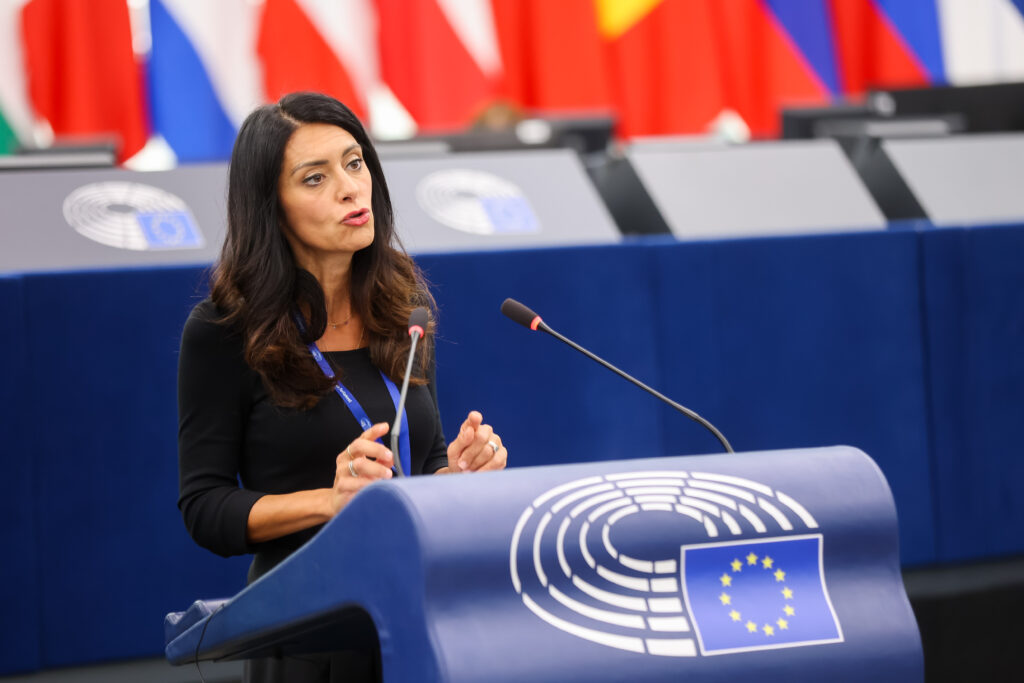 欧洲议会副主席Pina Picierno资料图。她邀请萧美琴参加2026年Ventotene欧洲自由与民主会议|来源:European Parliament / EU Perspectives