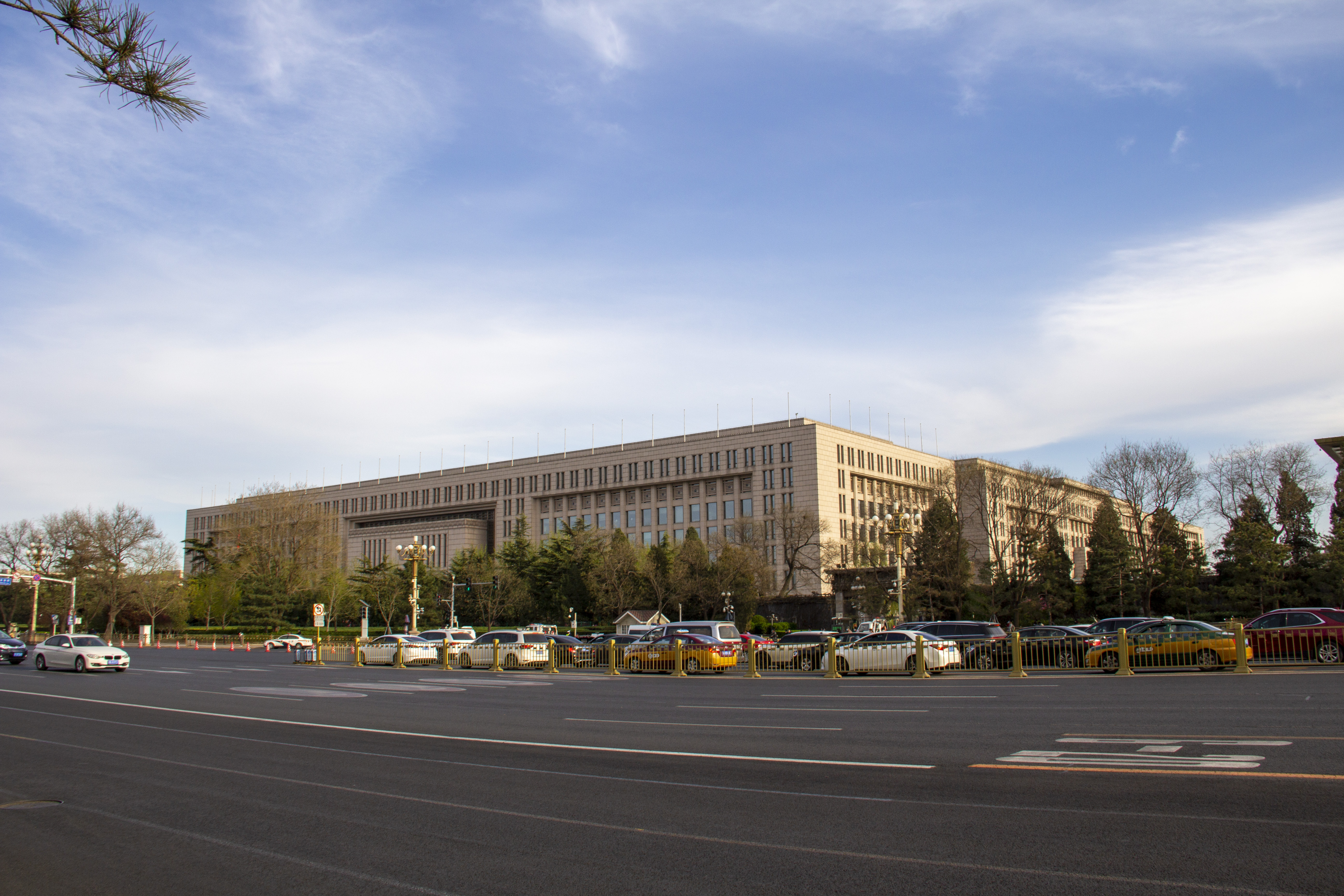 2021年拍摄的北京中国公安部主楼资料图,用于说明报告所涉中国公安系统机构背景;Anthropic没有公开涉事市级公安单位名称,因此该图不是涉事机构现场照片|来源:Wikimedia Commons