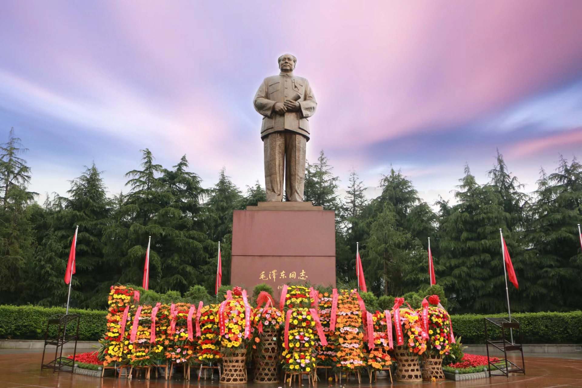 韶山毛泽东广场资料图。该广场长期被定位为全国爱国主义教育与红色旅游的重要场所|来源:红网“我的韶山行”