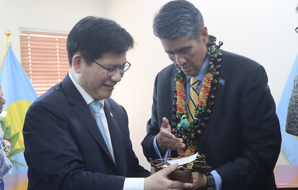 台湾外交部长林佳龙与帕劳总统惠恕仁会面资料图|来源:Pacific Island Times
