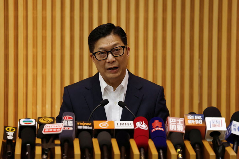香港保安局局长邓炳强资料图。判刑后，他公开称判决体现“公义得到彰显”｜来源：联合新闻网