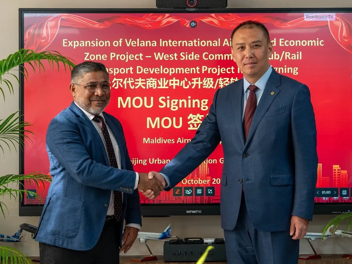 北京城建集团与马尔代夫机场公司签署项目合作文件。该集团长期把海外工程和“一带一路”履约作为国际品牌的重要组成部分｜来源：Atoll Times