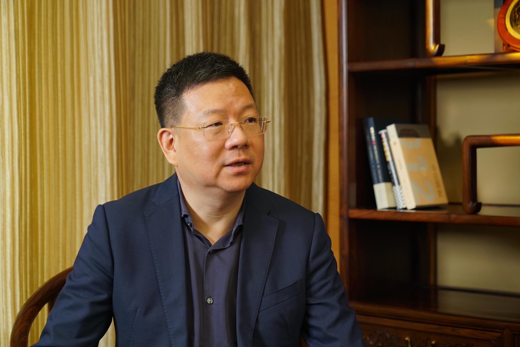 周军任上实集团总裁、上海医药董事长期间资料图|来源:澎湃新闻/新浪财经