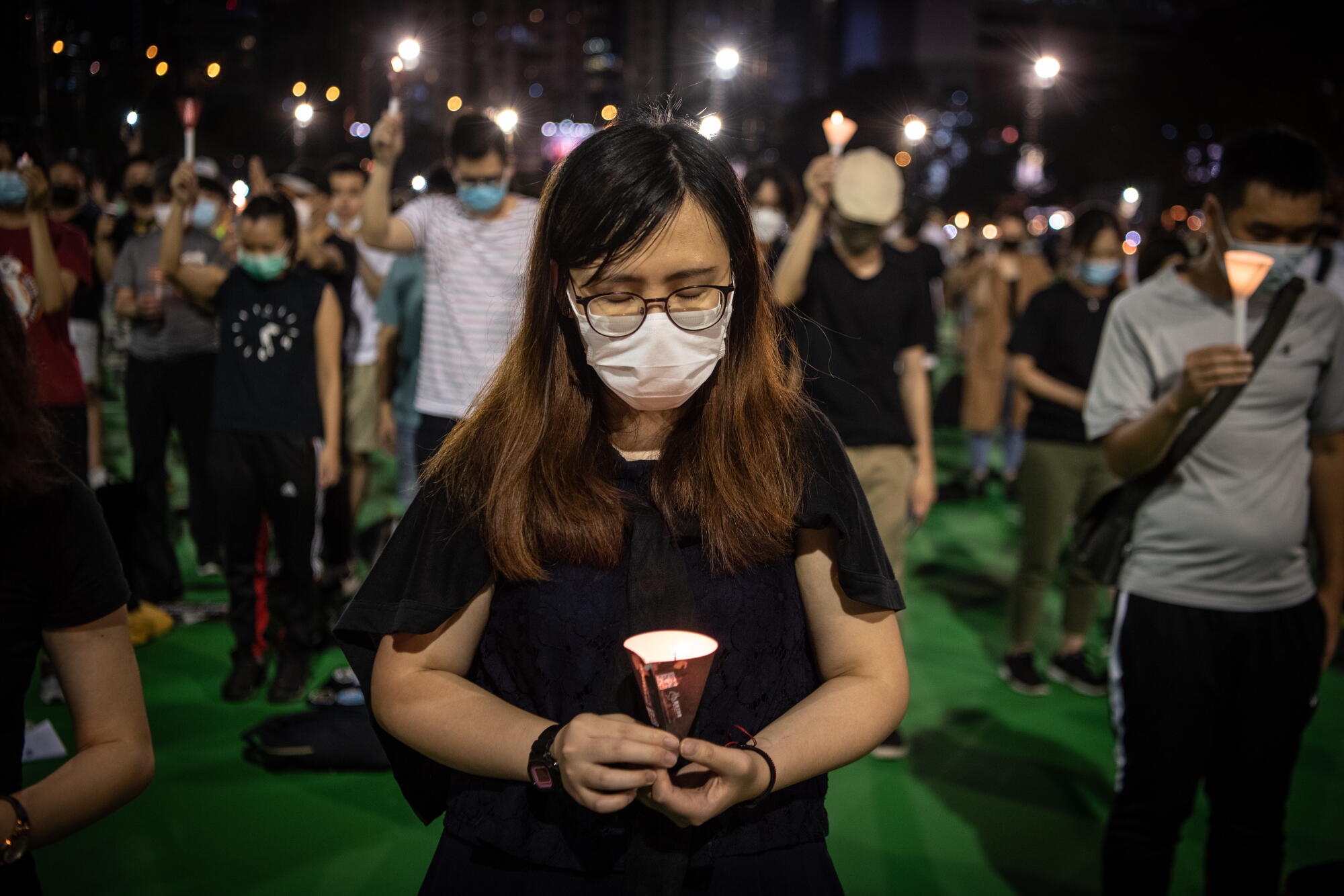 2020年6月4日,香港市民在维多利亚公园参加六四烛光悼念活动。支联会曾长期主办相关纪念活动|来源:Los Angeles Times