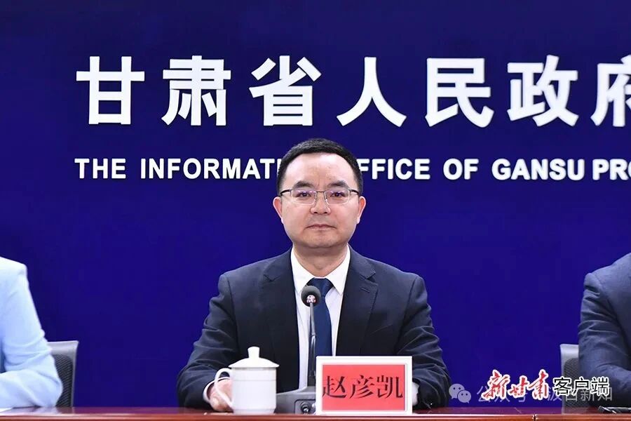 Partijleden van de Communistische Partij van China werden veroordeeld tot drie jaar en zes maanden voor het melden van verzekeringsfraude en justitiële intimidatie, en na hun gevangenisstraf bleven ze de kwestie van het verlies van de leiding van de provinciale commissie van de overheid melden.