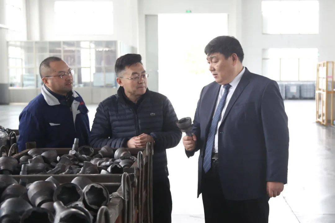 卞玉叶任职大丰农商银行时期相关活动资料图|来源:万盈镇人大经搜狐发布