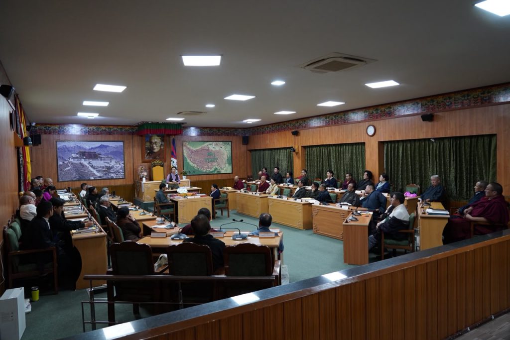 9月25日,第18届西藏流亡议会第二次会议闭幕日会场侧景|来源:Tibetan Parliament-in-Exile