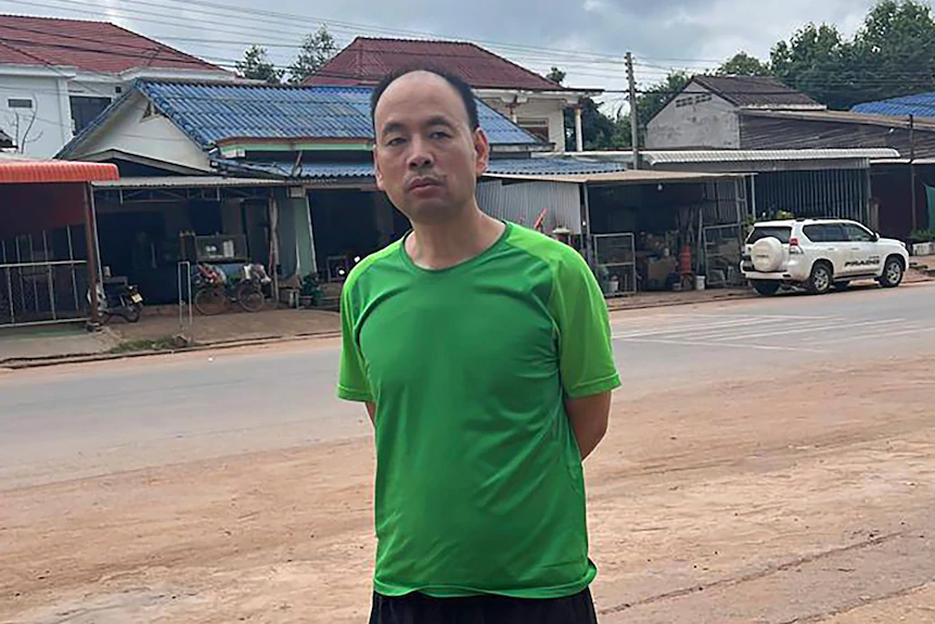 卢思位2023年在老挝的新闻资料照片,图源:ABC/AP。非2026年罚金执行现场