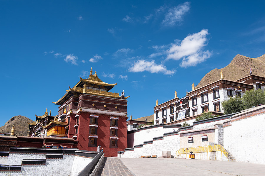 资料图：西藏日喀则扎什伦布寺。Tibet Watch报告所述日喀则无人机执勤辖区包含该寺所在地；图片并非无人机行动现场｜来源：VisitOurChina