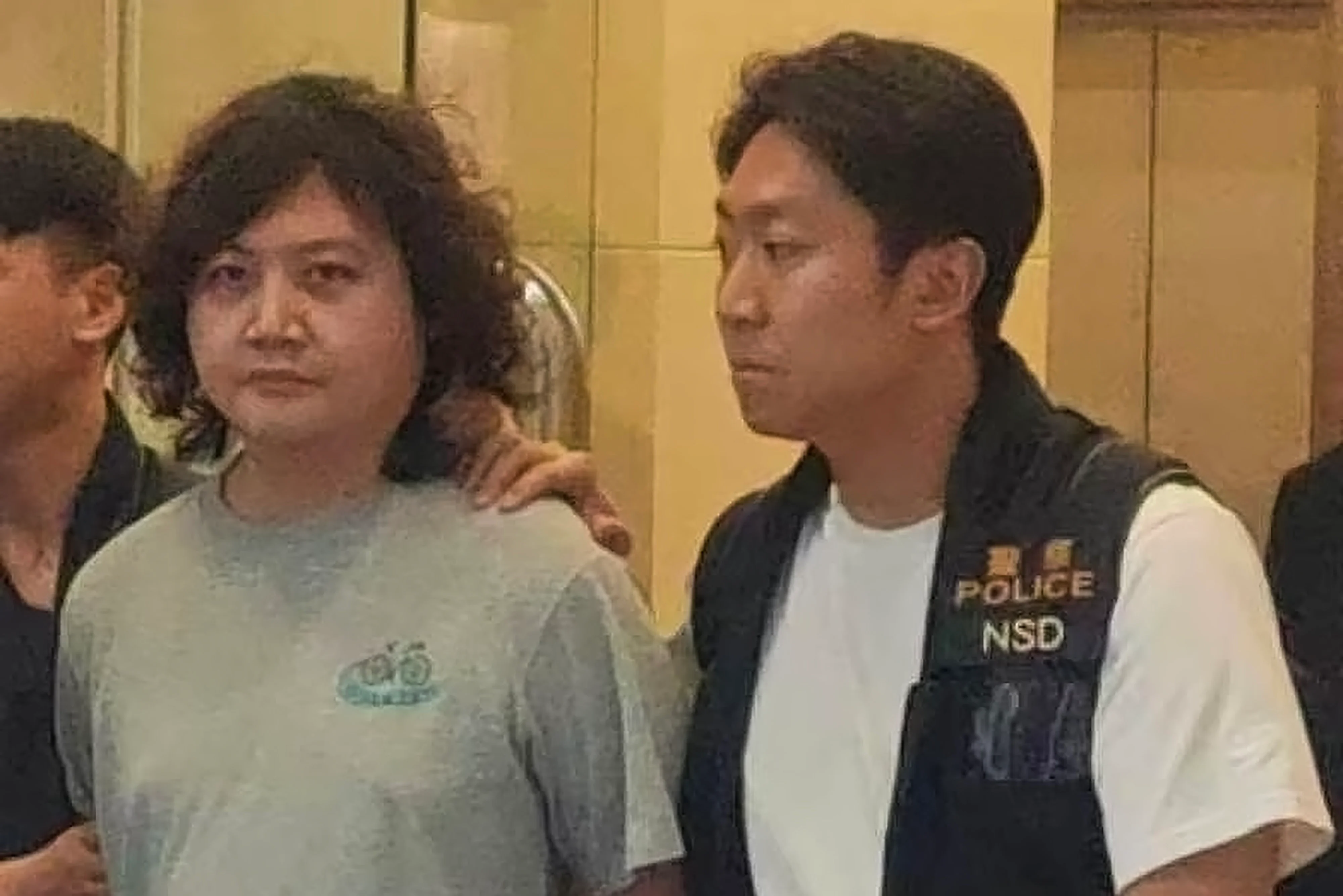 2026年9月30日,Boom News创办人邓浩荣被香港警务处国安处人员带走。来源:South China Morning Post / Handout
