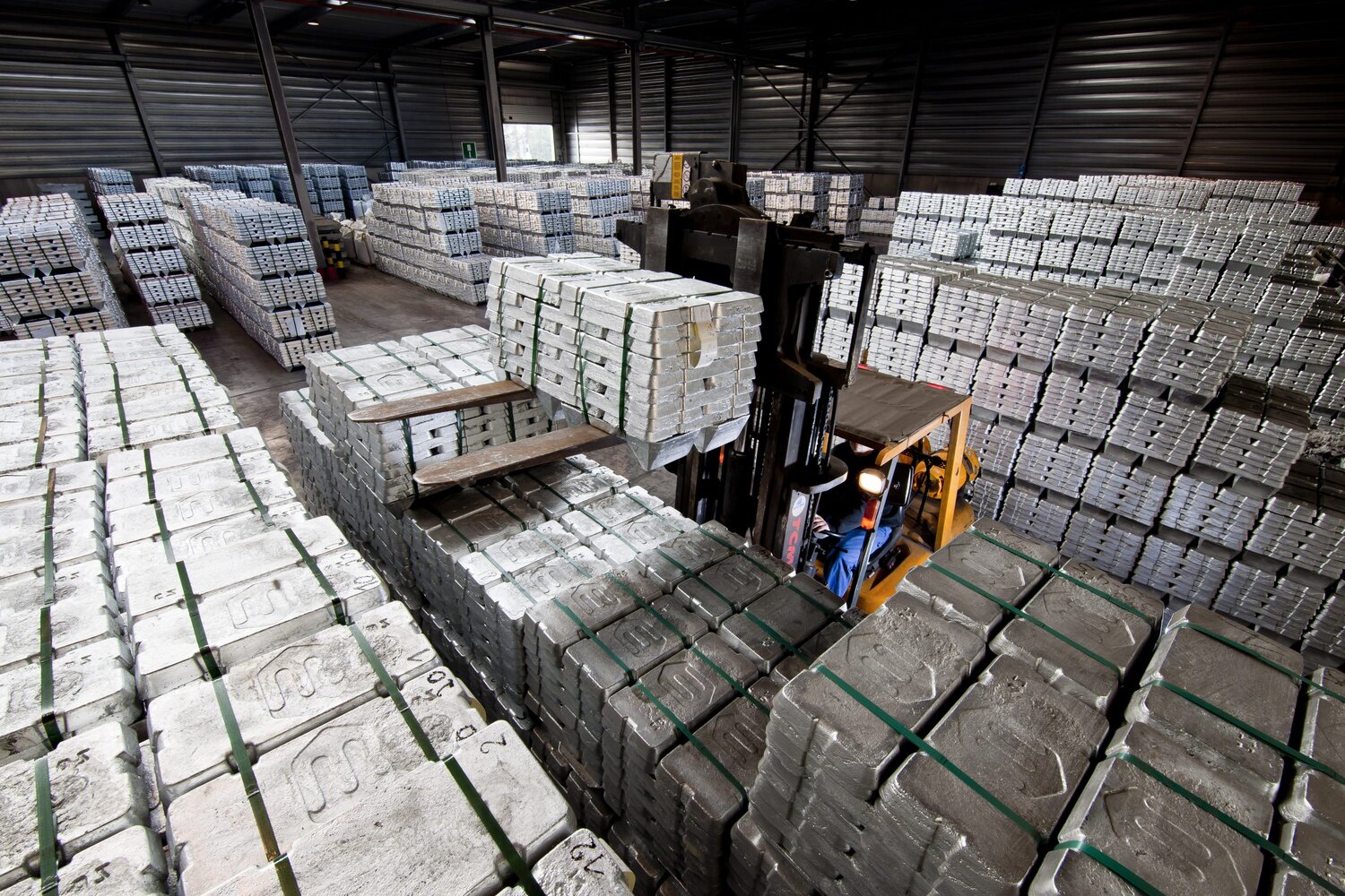欧洲金属仓库中的锌锭资料图|来源:Flanders Metals Valley