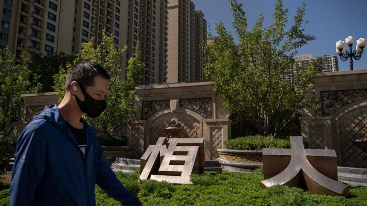 恒大项目周边居民与标识资料照；非此次股权谈判现场｜来源：新唐人