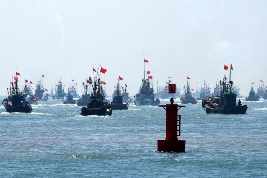 资料图：2023年中国海上民兵渔船编队，非2026年台湾东部海域现场｜来源：联合报鸣人堂
