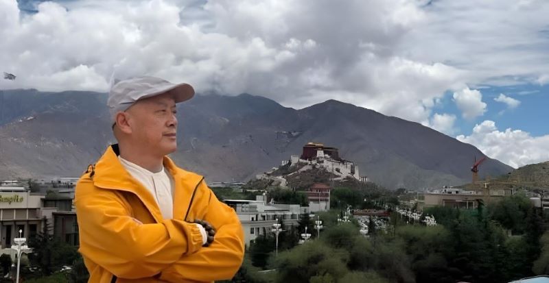张毅此前在拉萨活动留影
