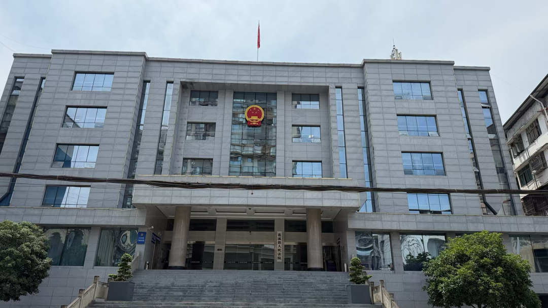 四川教师被控贪污324万引争议:个人承包还是利用职务便利?