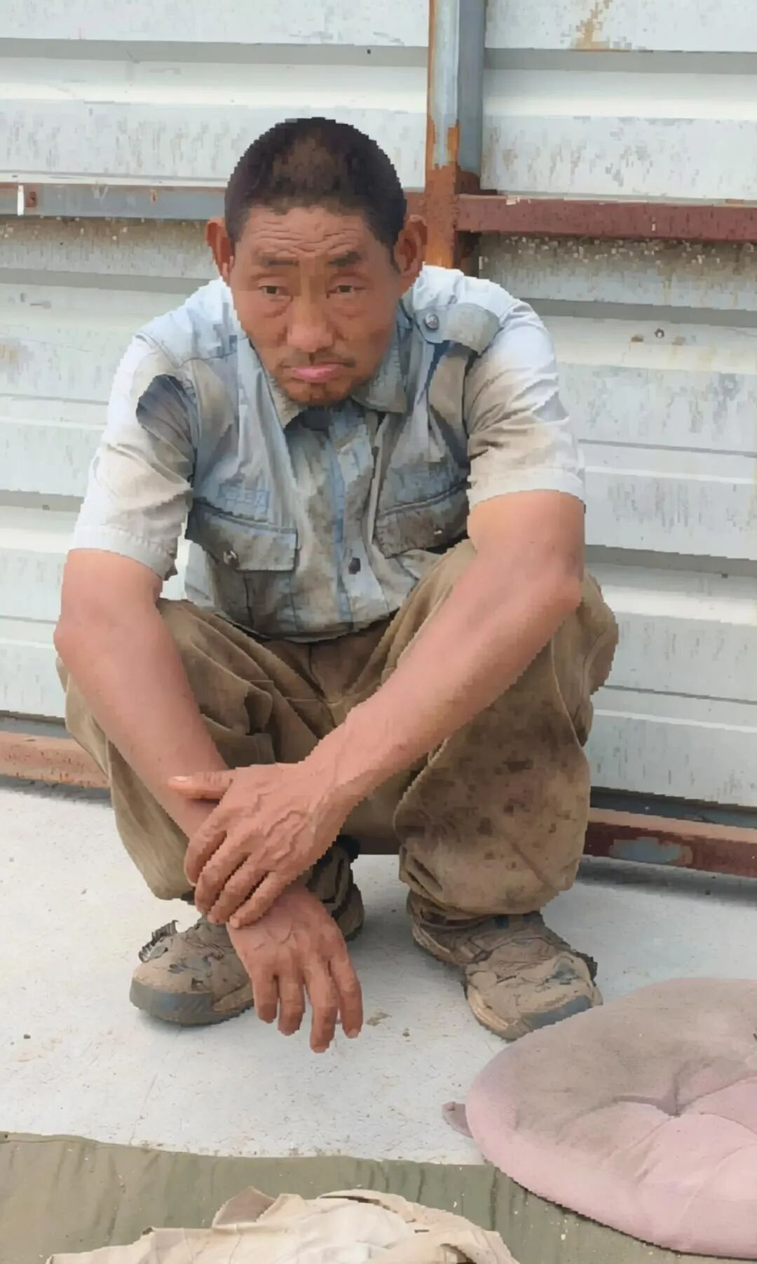 退休副书记涉嫌奴役智障老人,良心被狗吃了吗?