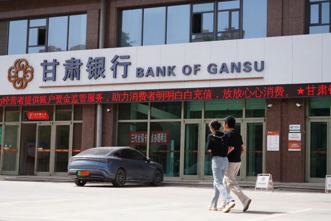 嘉峪关市政府与一特公司的合同诈骗案引发巨大争议，专家认为本质是经济纠纷而非诈骗。
