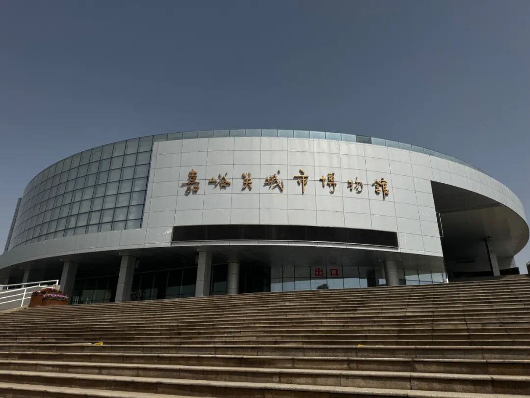 嘉峪关市政府与一特公司的合同诈骗案引发巨大争议，专家认为本质是经济纠纷而非诈骗。